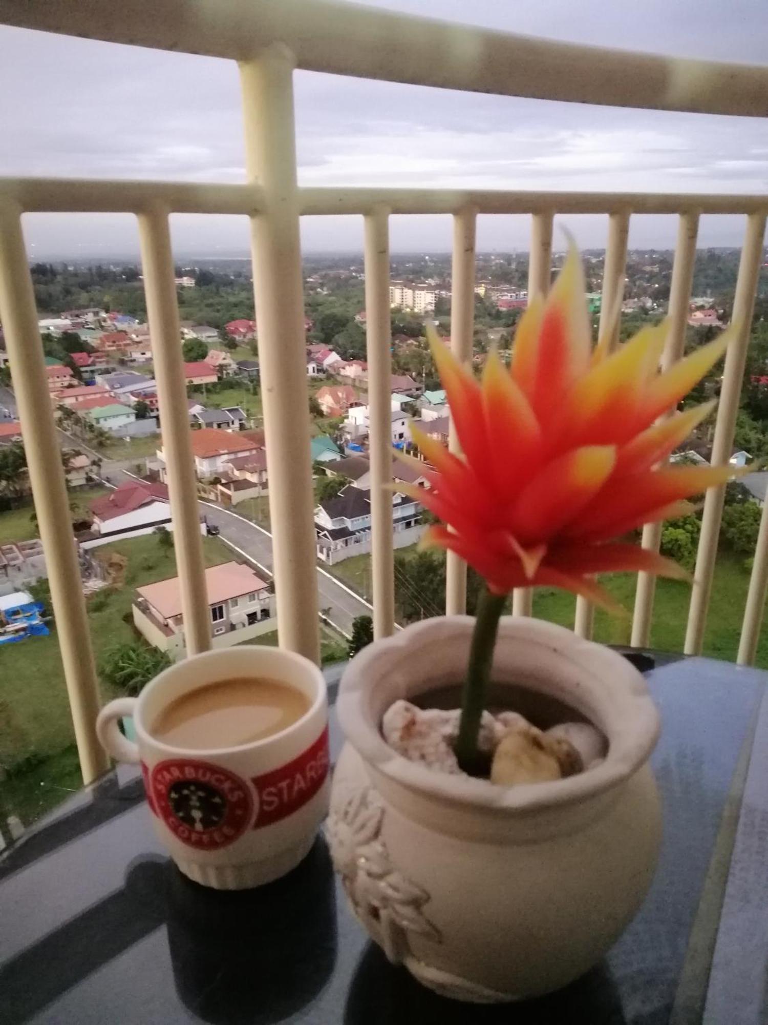 טגאיטאי Tagaytay Condo With Overlooking מראה חיצוני תמונה